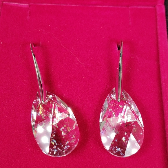Osiana Swarovski Crystal Teardrop White Patina Dangle Earrings - Picture 6 of 14
